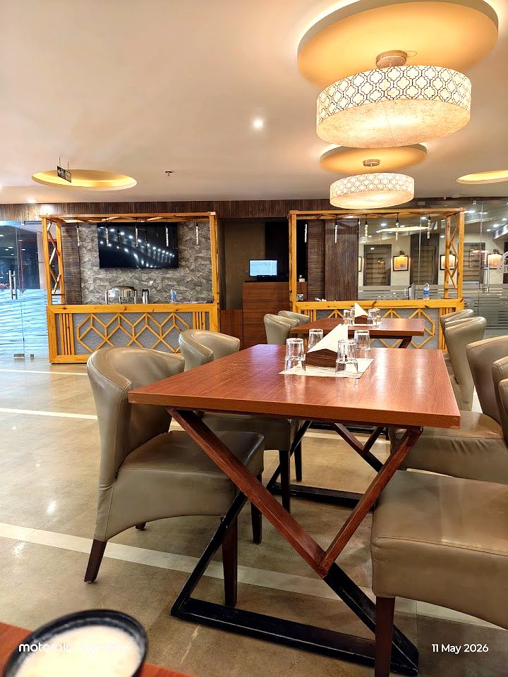 Mavoor Road house — dining room